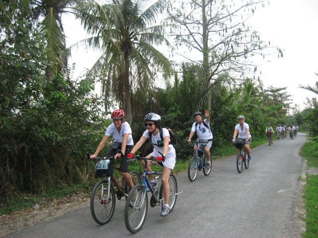 Tour xe đạp - Công Ty TNHH Chân Trời Phương Đông
